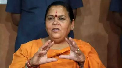 Madhya Pradesh: Uma Bharti hurls stone at liquor shop, BJP keeps its distance