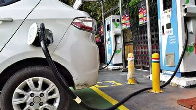 Maharashtra: Why limit discounts to EV battery of 30kwh capacity, ask experts