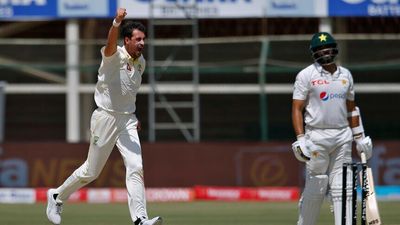 Australia does not enforce follow-on, builds 489-run lead after Mitchell Starc helps dismiss Pakistan for 148