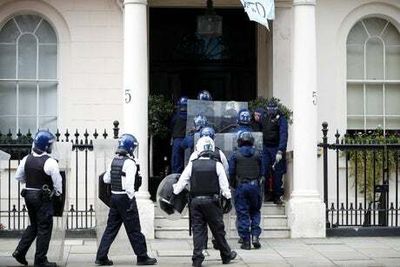 Eight arrests by police after Belgravia mansion with ‘links to oligarch’ occupied by squatters