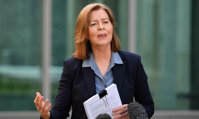 Average Australian worker went backwards by $800 in 2021, says ACTU chief Michele O’Neil