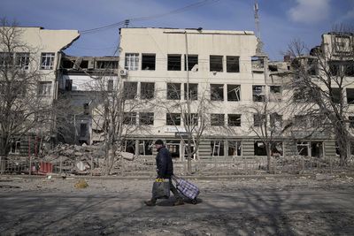 First convoy of civilians escapes besieged Mariupol