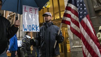 Lightfoot vows to enforce COVID vaccine mandate against police officers