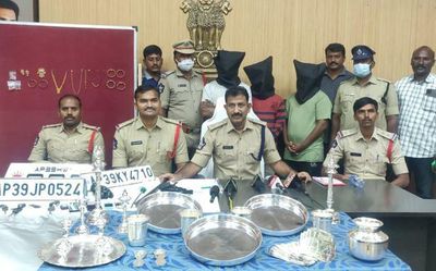 Andhra Pradesh: three persons held for house break-ins