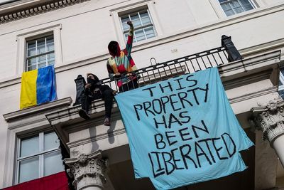 Police arrest four after protest at Russian oligarch’s London mansion