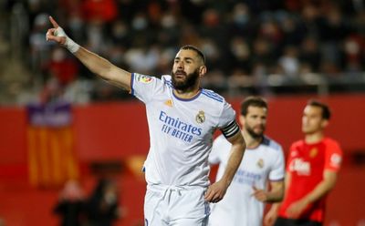 Benzema breaks French record but limps off ahead of Clasico