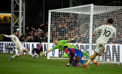 Crystal Palace 0-0 Manchester City: Bernardo Silva misses two gilt-edged chances as Eagles hold on for point