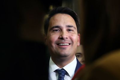 Simon Bridges to retire from politics