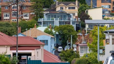 Tax Airbnb, short-stay accommodation at higher rates to help ease Hobart rental crisis, Deputy Mayor says