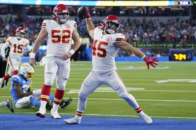 Chiefs to re-sign FB Michael Burton