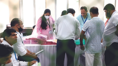 Goa: Postal votes help Ravi Naik turn the corner against Bhatikar