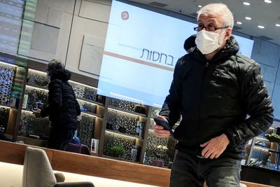 Abramovich jet lands in Moscow after brief stop in Istanbul