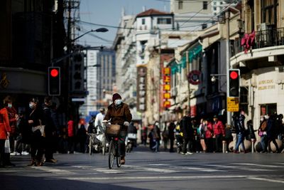 Shanghai official rules out need for COVID lockdown at the moment