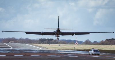 US Air Force 'Dragon Lady' spy planes filmed landing at RAF base