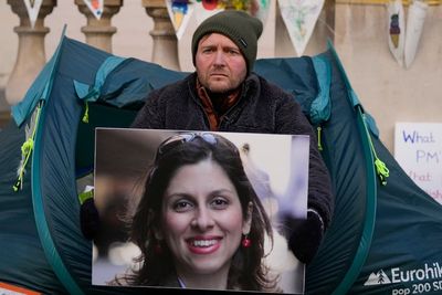 Iran returns passport of detained UK charity worker