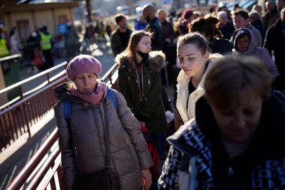 Braving conflict, many women join flow back into Ukraine
