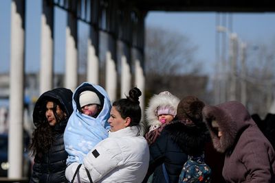 Refugee website crashes as more than 122,000 Britons rush to take in Ukrainians fleeing war