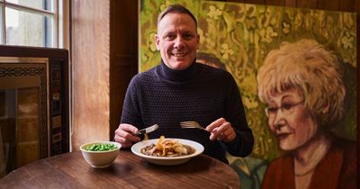 Corrie's Antony Cotton tucks into Betty's famous hotpot after becoming guardian of secret recipe in her will
