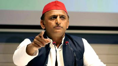 Uttar Pradesh: After losing bike for 'cycle', man gets Rs 1L from SP chief Akhilesh Yadav