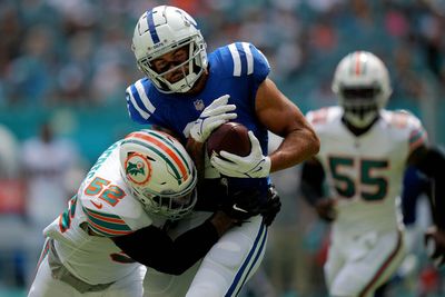 Dolphins and LB Elandon Roberts have agreed to a new one-year deal