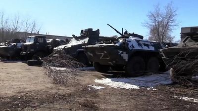 VIDEO: Russian Soldiers Hand Out Seized Ukrainian Arms To Luhansk And Donetsk Fighters