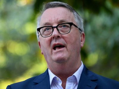 Vic pushes COVID-19 vaccine before winter