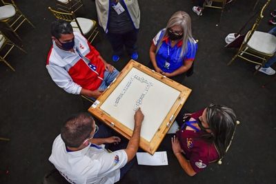 Dominoes the game for everyone in Venezuela