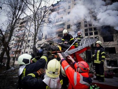 Ukraine news – live: Kyiv buildings shelled amid curfew as US Senate condemns Putin as ‘war criminal’