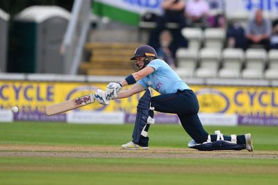 Heather Knight hits unbeaten 53 to keep England’s World Cup hopes alive