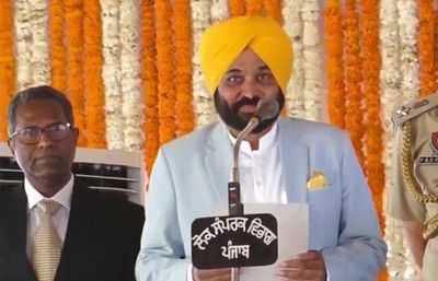 Bhagwant Mann takes oath as Punjab CM in Bhagat Singh's native village