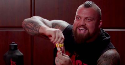Eddie Hall mocks Thor Bjornsson by giving rival present days before boxing fight