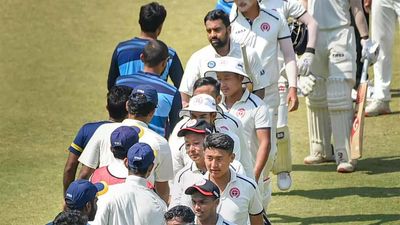 Jharkhand take 1008-run lead en route to Ranji Trophy quarter-final berth