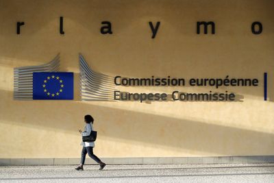 Think tank calls for EU database to help trace oligarchs' assets