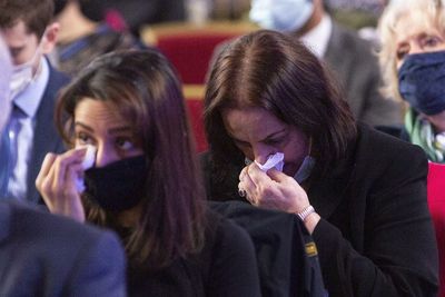 Families honour doctors who died in pandemic at memorial service