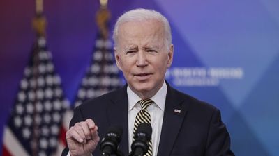 Biden says Putin is a "war criminal"