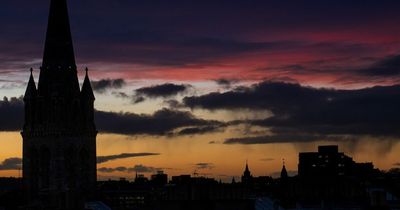 Edinburgh locals treated to stunning sunset with fiery orange and pink tones