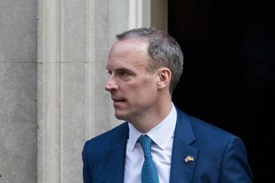 Crackdown to stop Russian oligarchs using UK courts to ‘muzzle’ critics pledged by Dominic Raab
