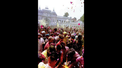Uttar Pradesh: Hindus, Muslims to play Holi with gulal, roses at Dewa Sharif