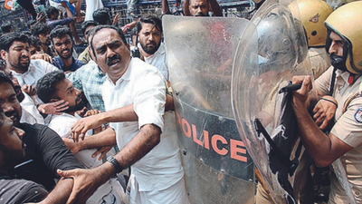 KSU march turns violent in Thiruvananthapuram