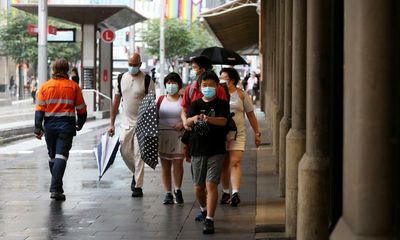More than 20,000 Covid cases in NSW as some experts call for reintroducing mask mandate