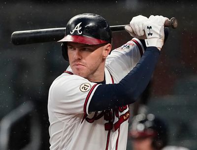 AP source: Freeman, Dodgers agree to $162 million, 6-yr deal