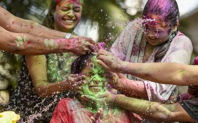 Maharashtra government issues Holi guidelines; says people should avoid large gatherings, follow COVID-appropriate behaviour