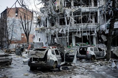 Ukrainian soldiers and volunteers defeated larger Russian force in strategically important town, report claims
