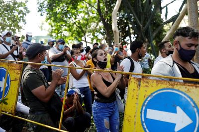 Cubans frantic to migrate as economy falters, new hurdles arise