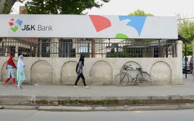 CBI books ex-J&K Bank Chairman, 18 others in ₹800 crore loan case