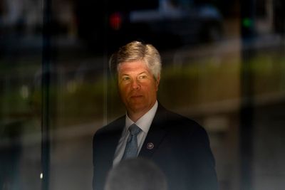 Lawyers duel over donations, intent at congressman's trial