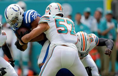 Dolphins re-signing LB Brennan Scarlett