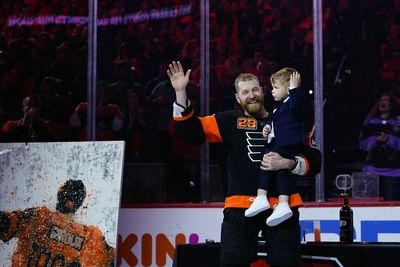 Flyers, fans celebrate Claude Giroux’s 1,000th career game in emotional ceremony before trade deadline