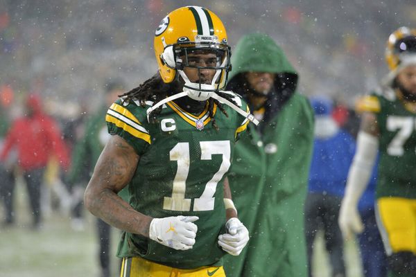 Davante Adams to join Raiders on $141m deal in blockbuster trade with  Packers, NFL