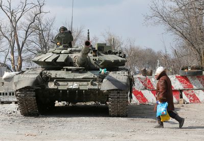 Russia 'tightening noose' on Mariupol; Biden tells China not to fuel assault